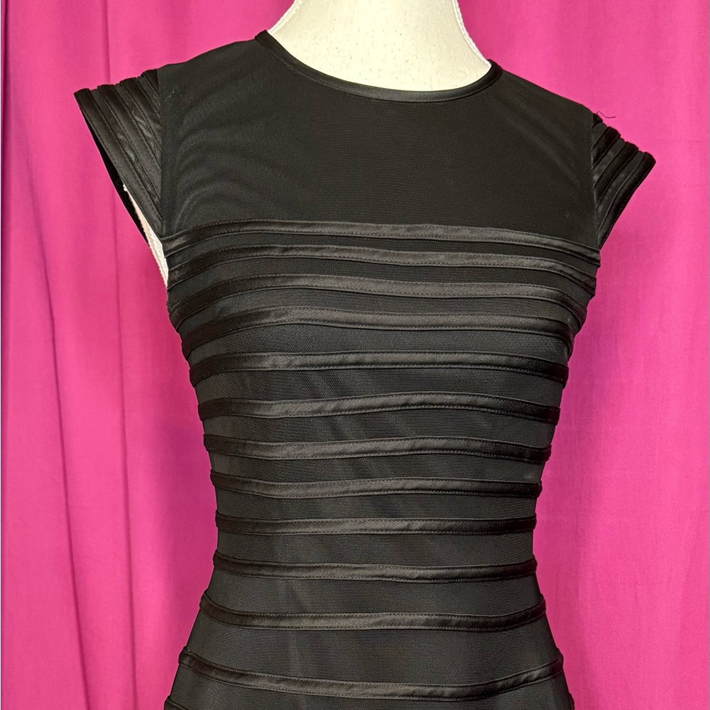 💃🏼💃🏼💃🏼 Betsy and Adam little black dress. EUC. Size 4P.